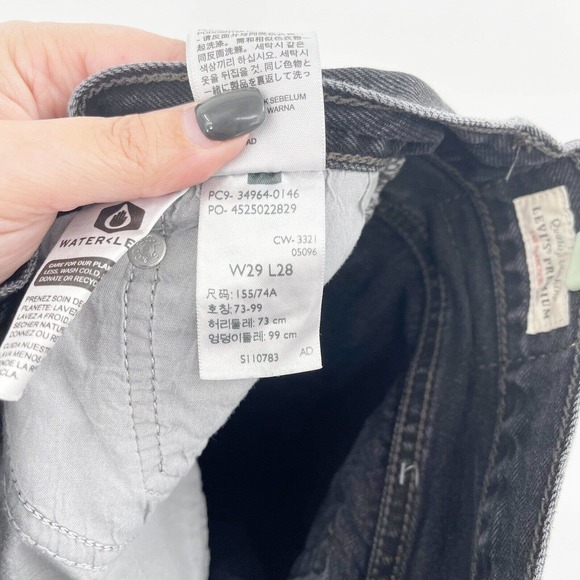 Levi's‎ Wedgie Straight Ripped Denim Jeans Sz 29 Black High Rise Pockets Raw Hem - Picture 8 of 12